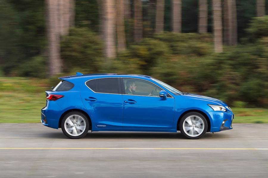  Lexus CT200h 2017 года  (UK) (фото 7 из 38)